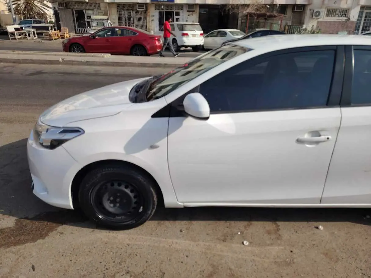 Car image 10