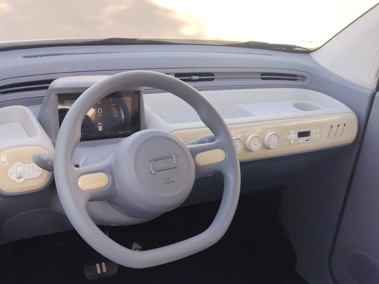 Car image 15