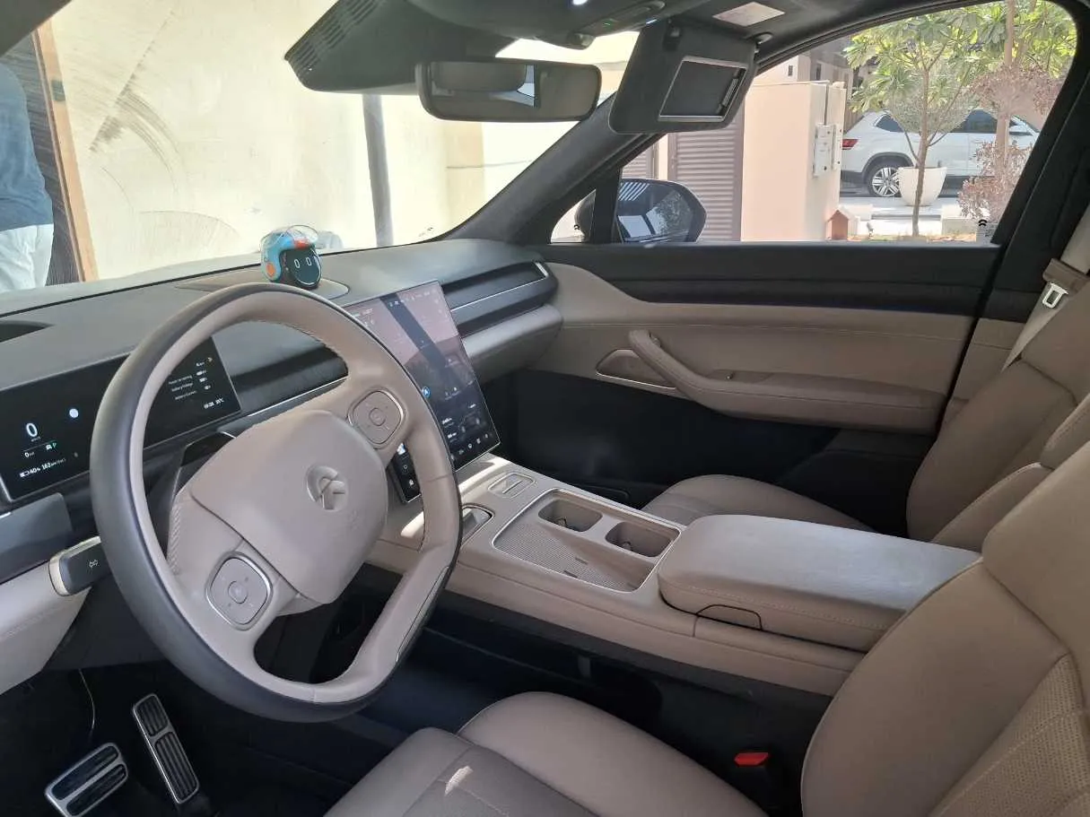 Car image 14