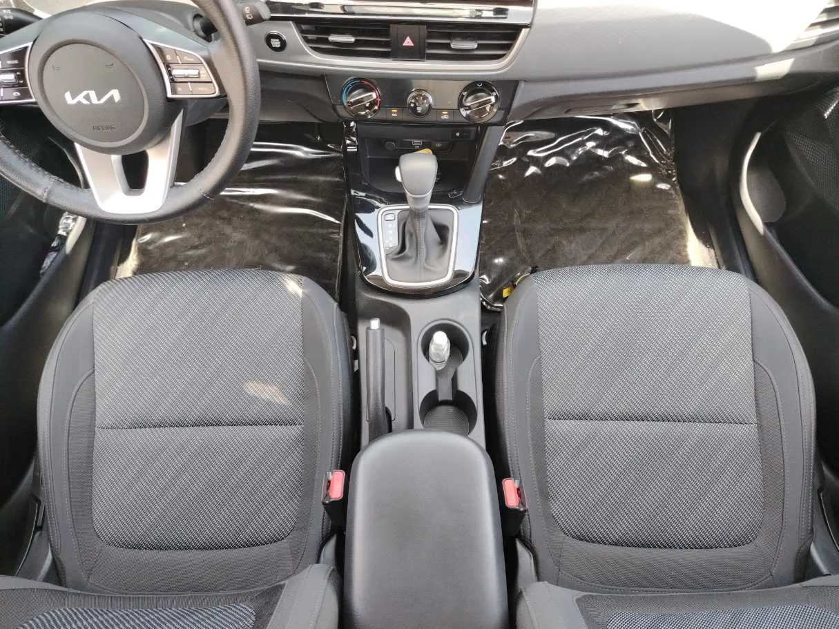 Car image 17