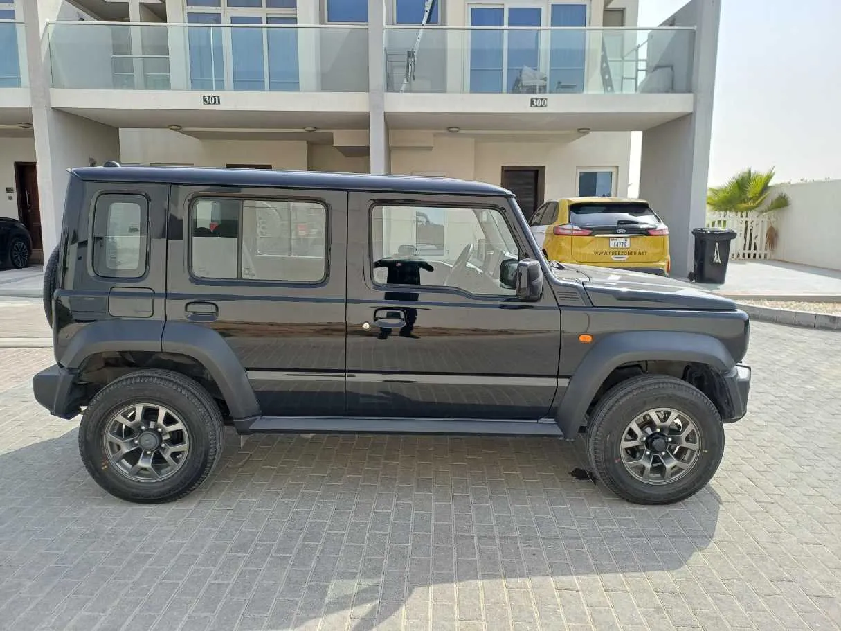 Car image 4