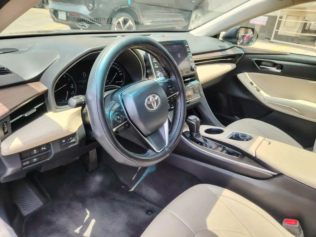 Car image 12