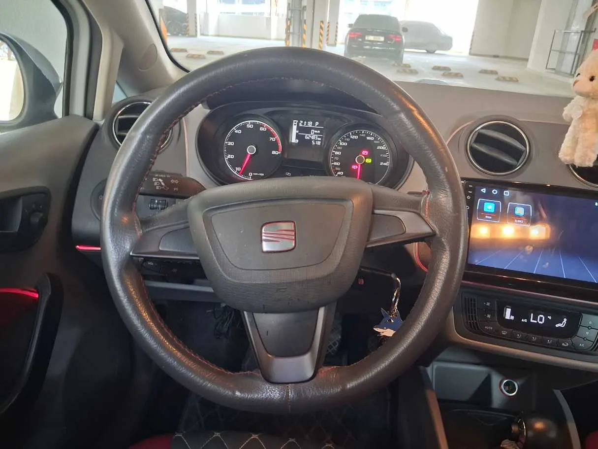 Car image 19