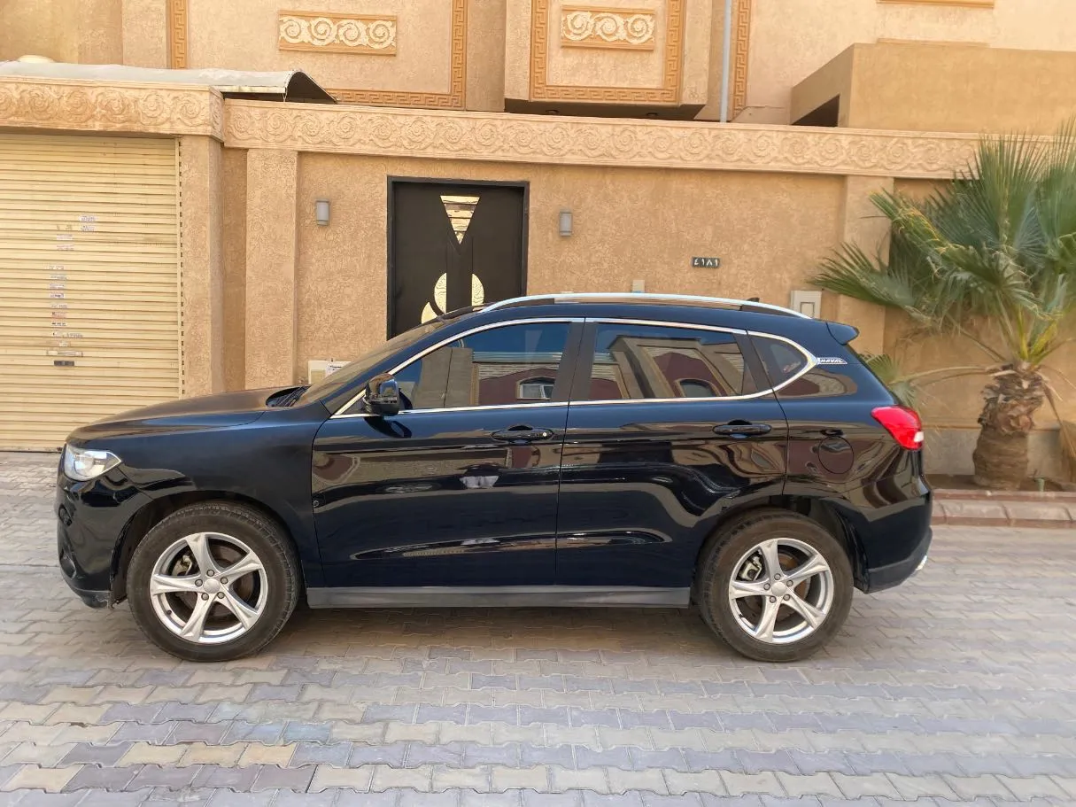 Car image 8