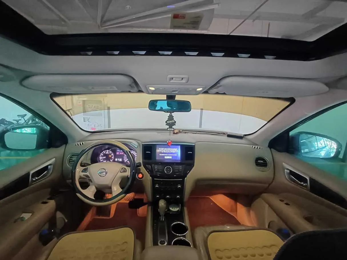 Car image 14