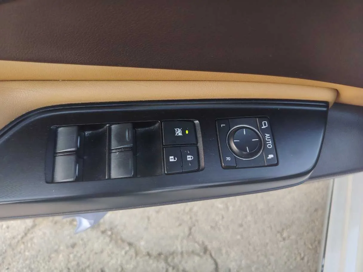 Car image 29