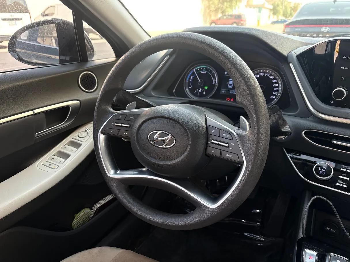 Car image 20
