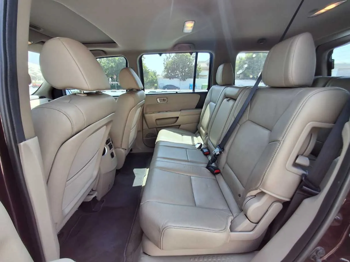 Car image 13