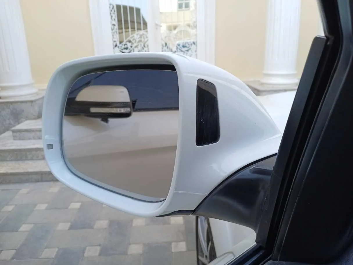 Car image 21