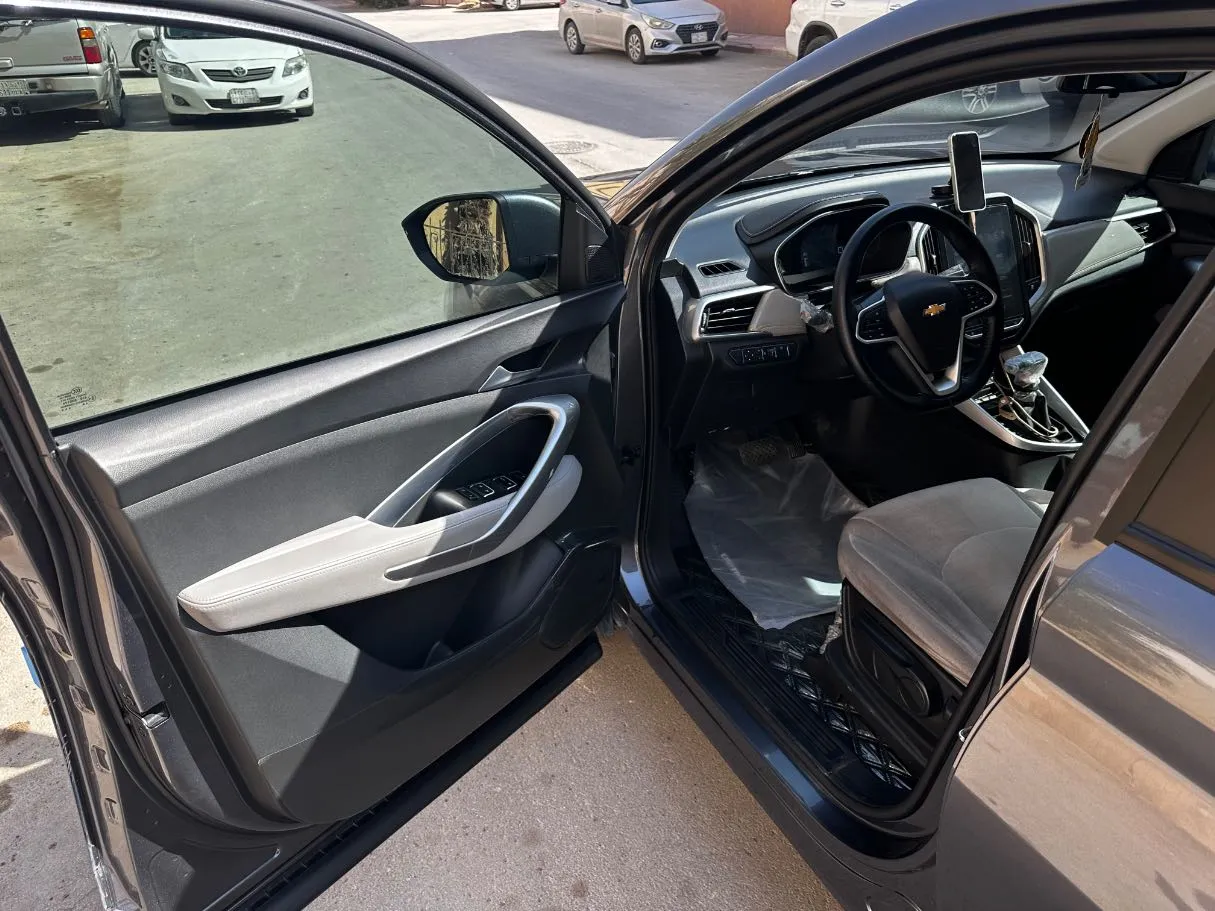 Car image 10