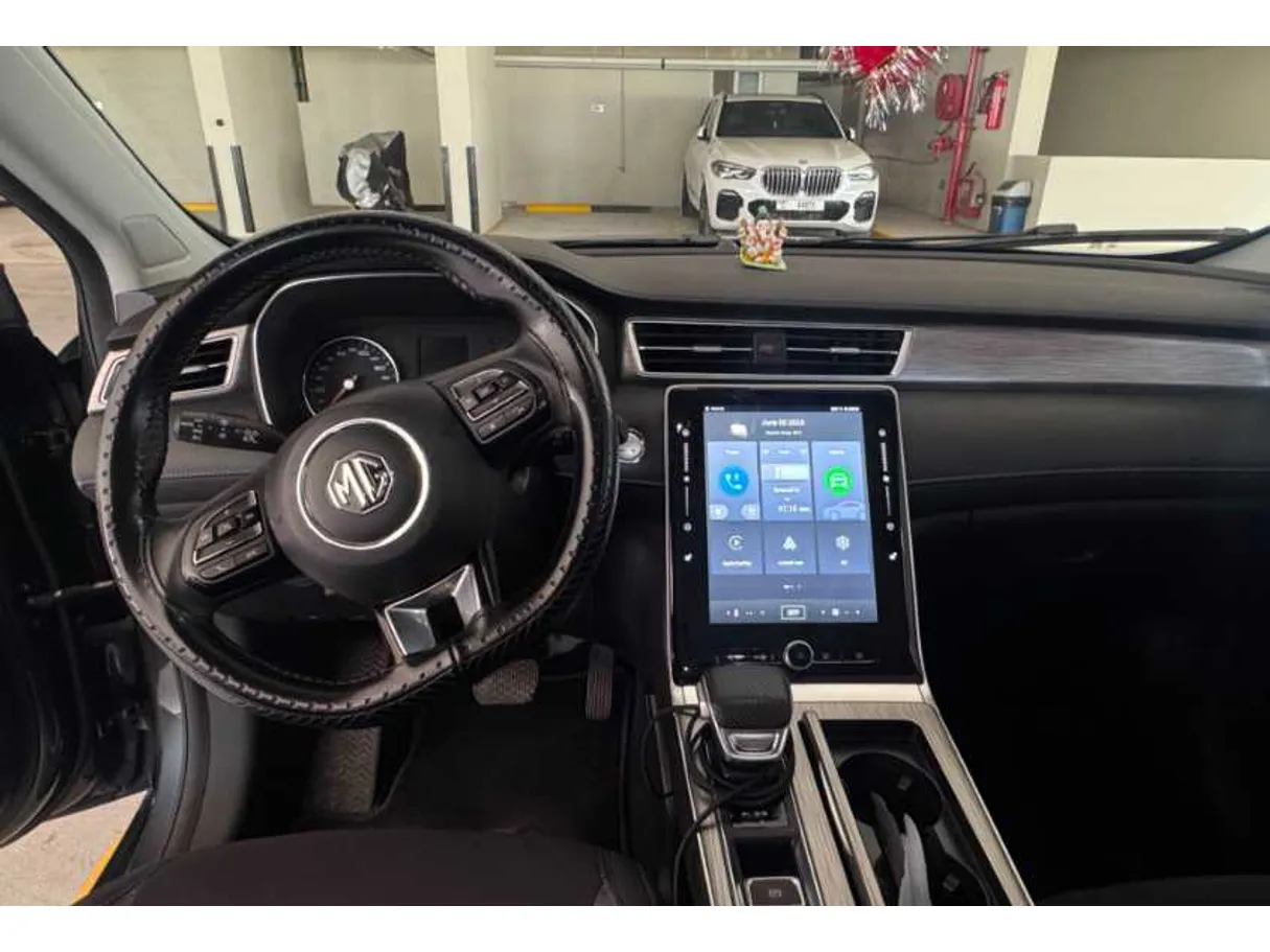 Car image 12
