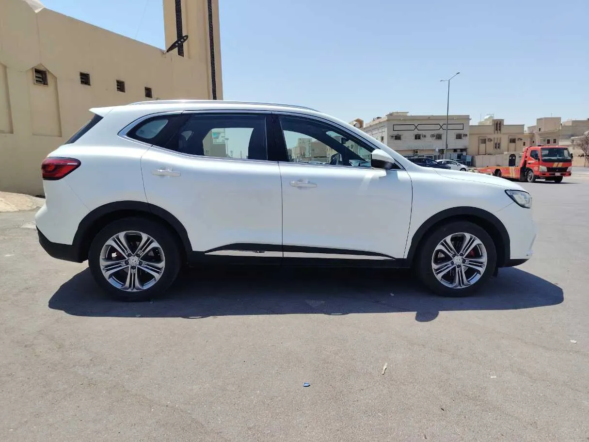 Car image 4