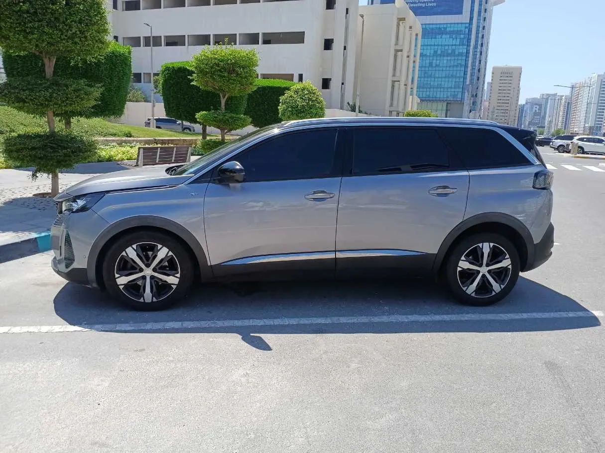 Car image 4