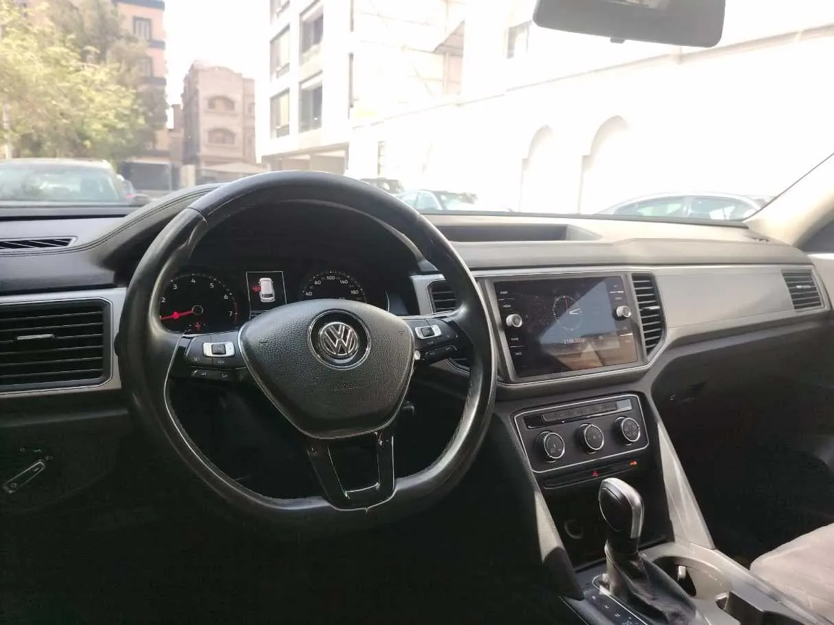 Car image 26
