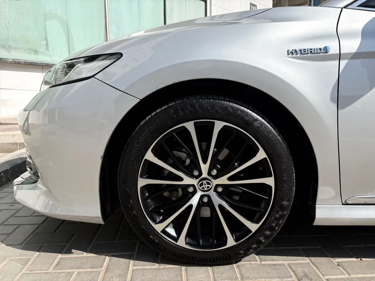 Car image 9