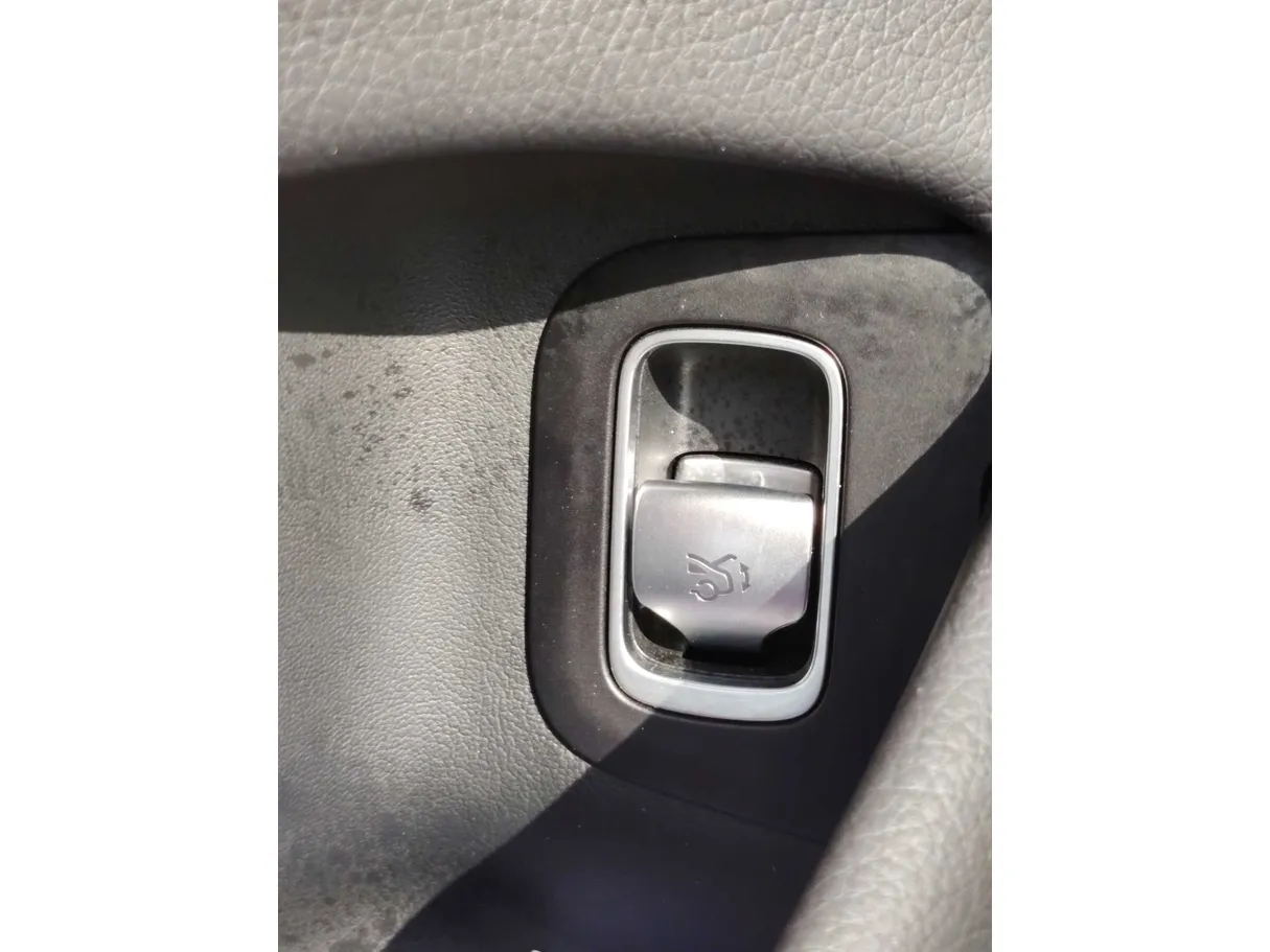 Car image 32