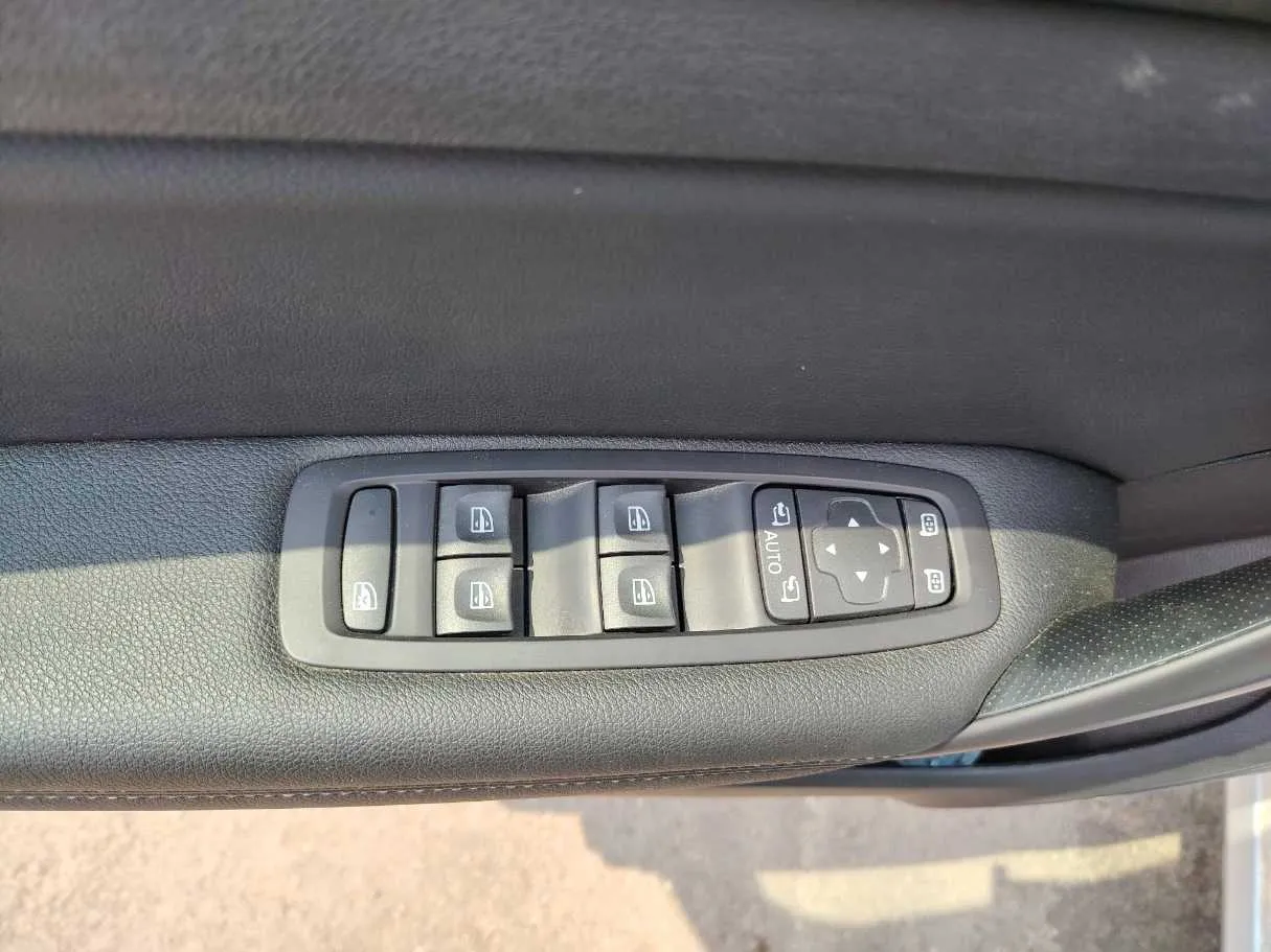Car image 40