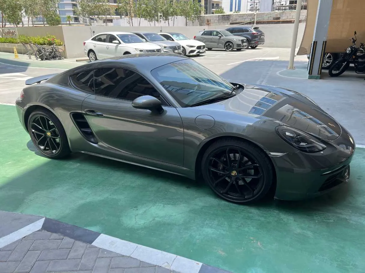 Car image 3