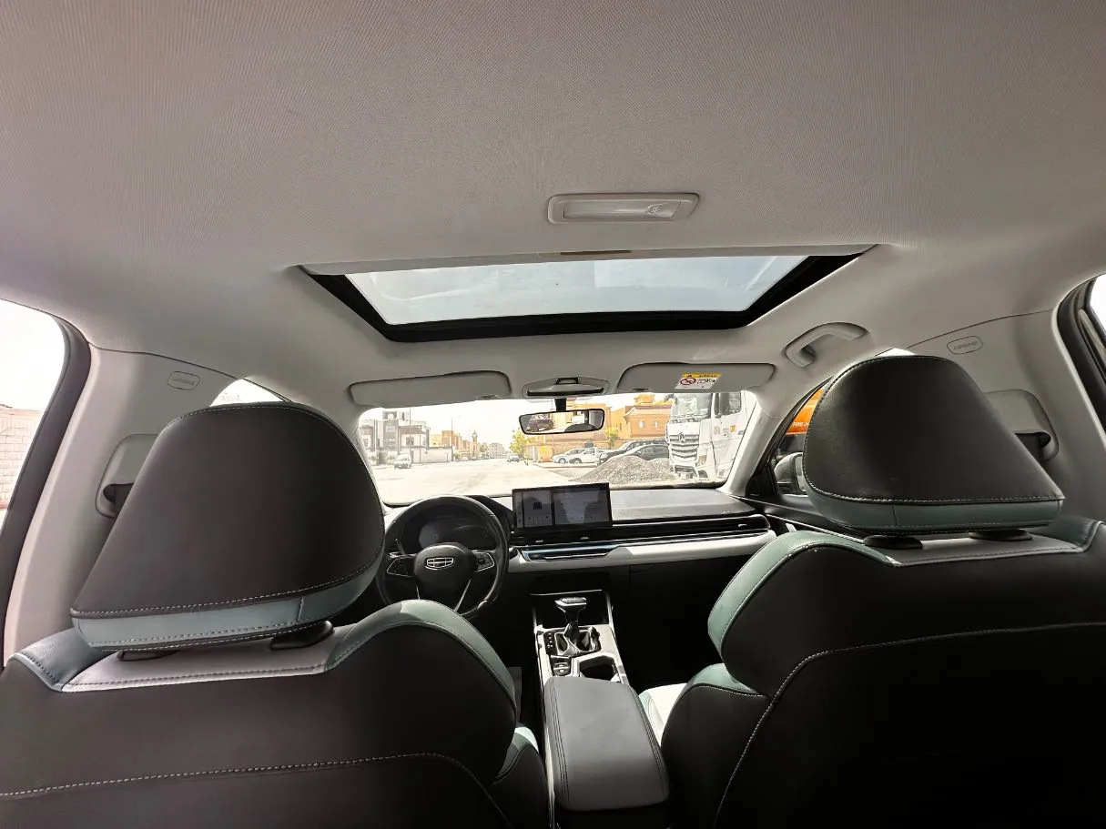 Car image 15