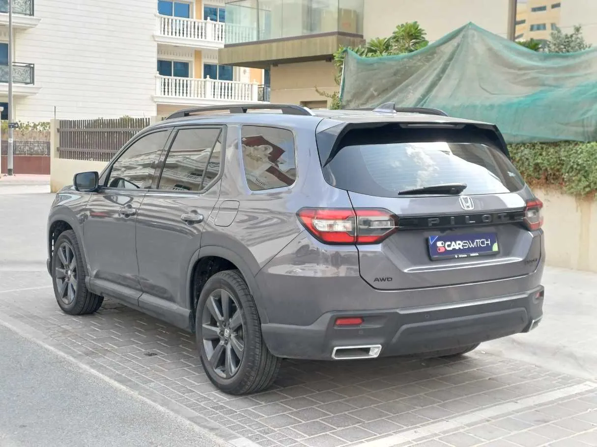 Car image 7