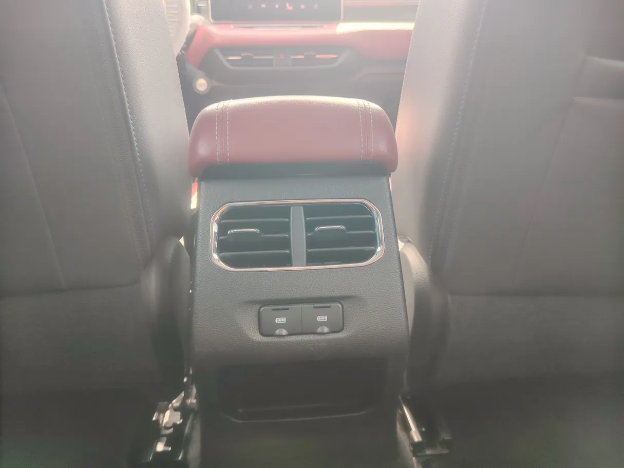 Car image 27