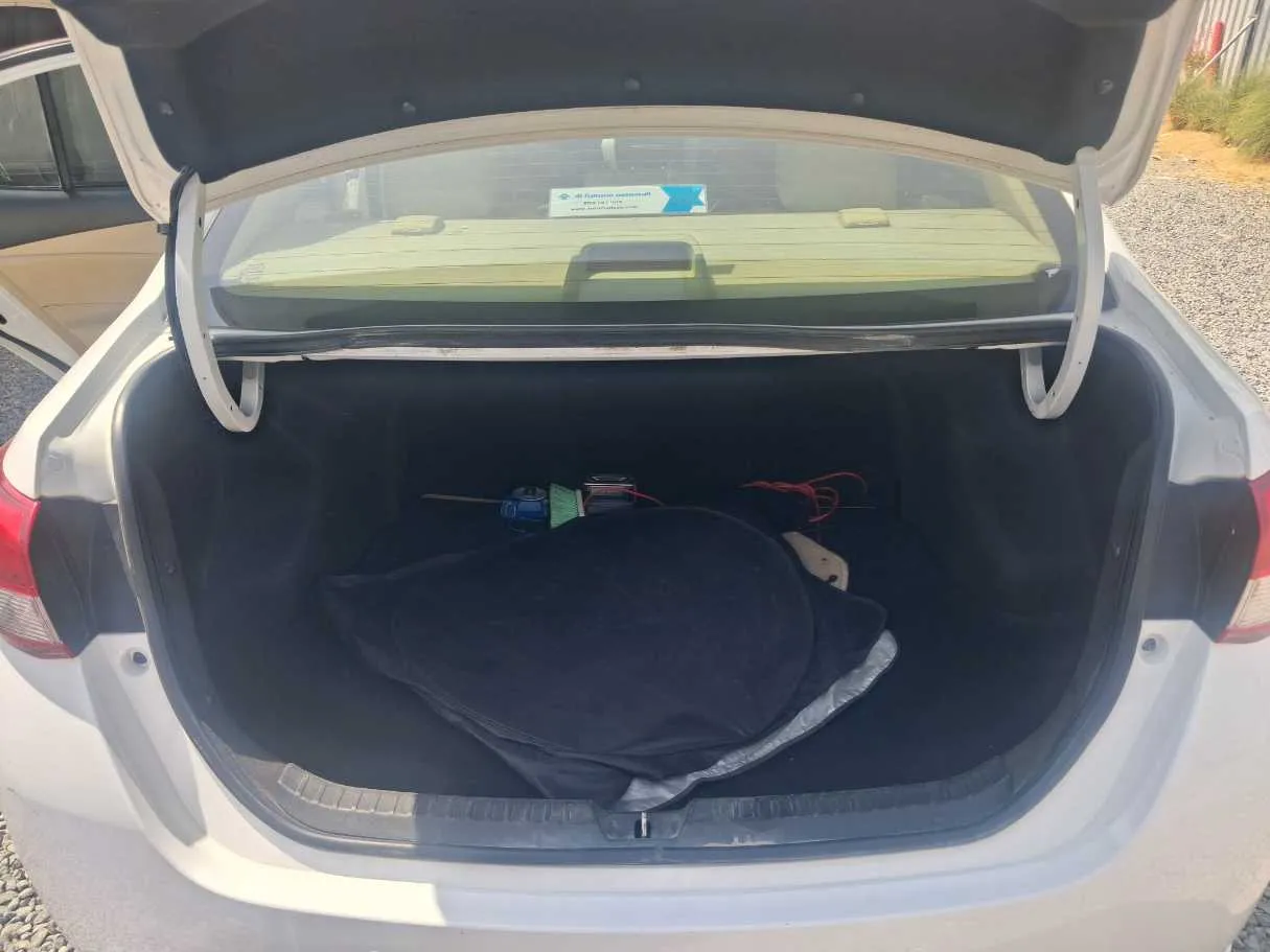 Car image 19