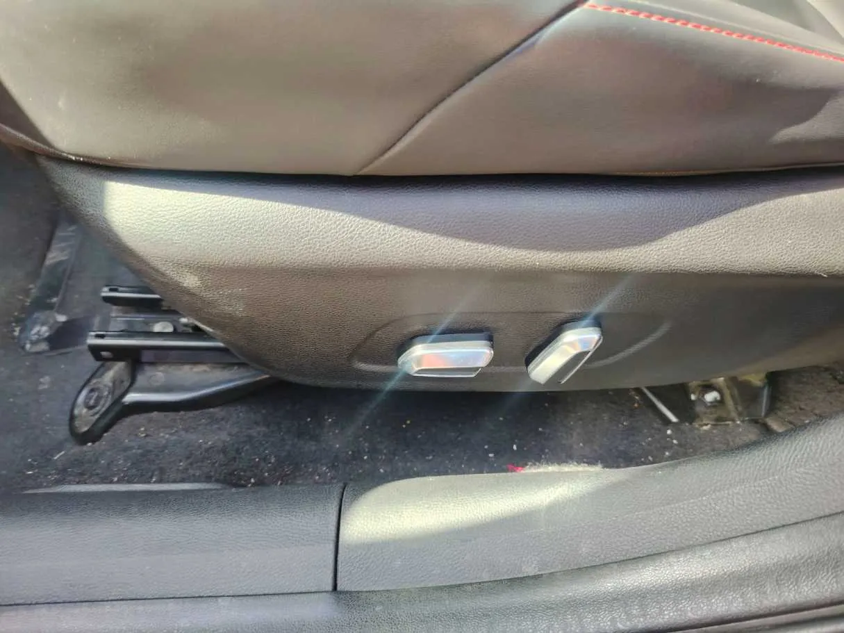 Car image 36
