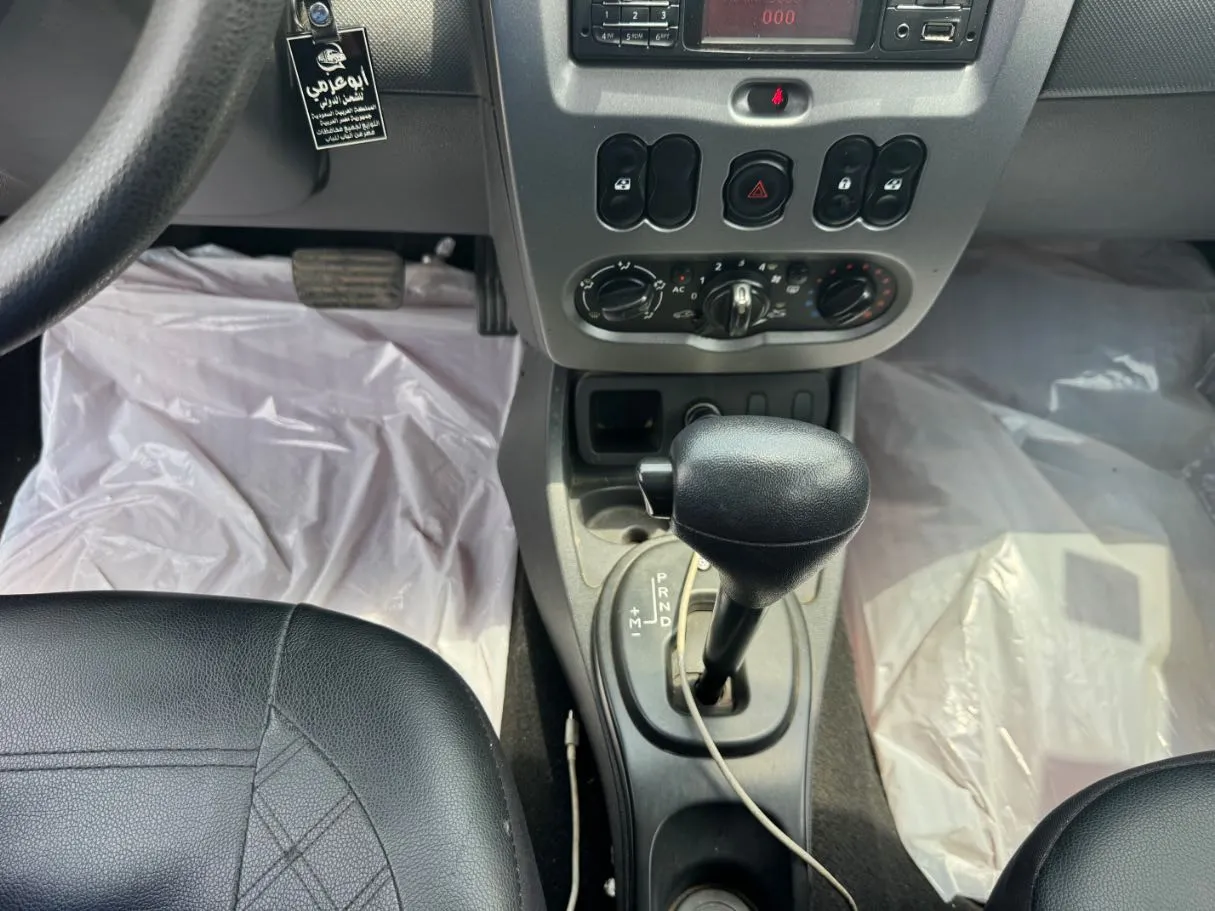 Car image 15