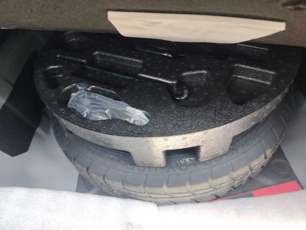 Car image 37