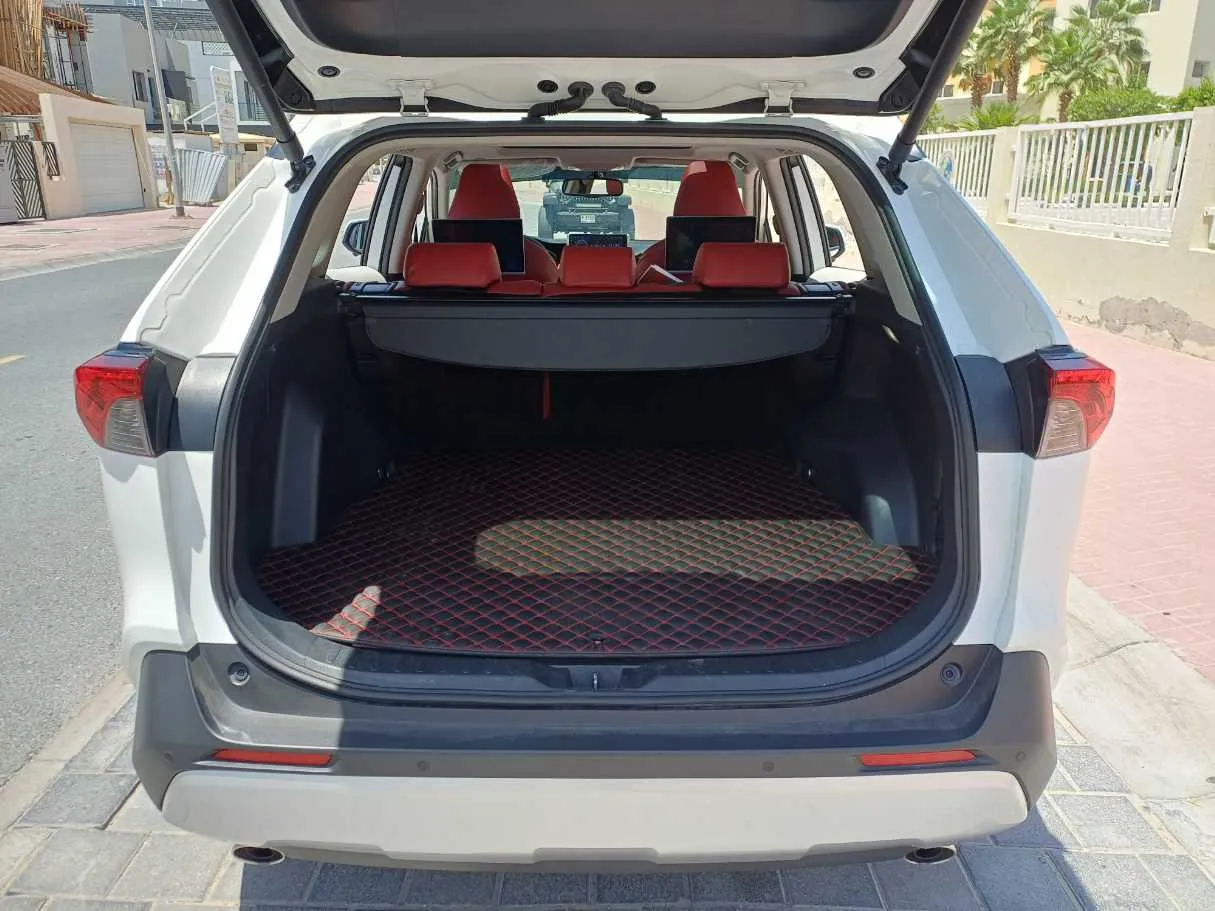 Car image 20
