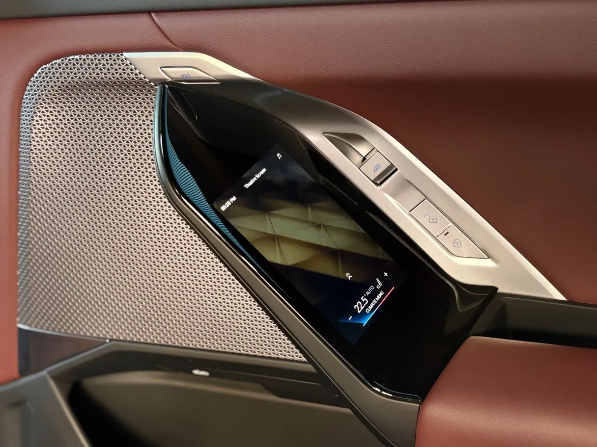 Car image 28
