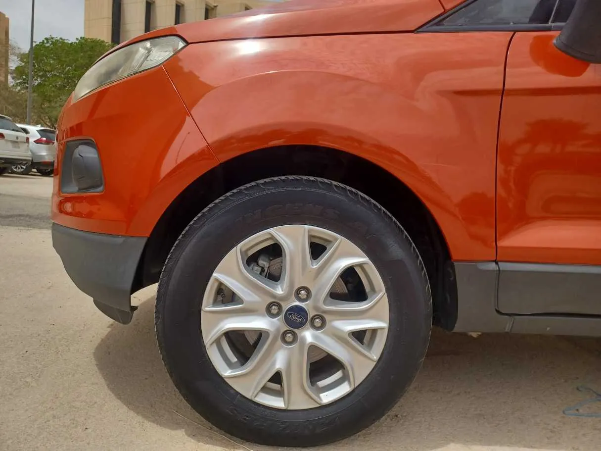 Car image 9
