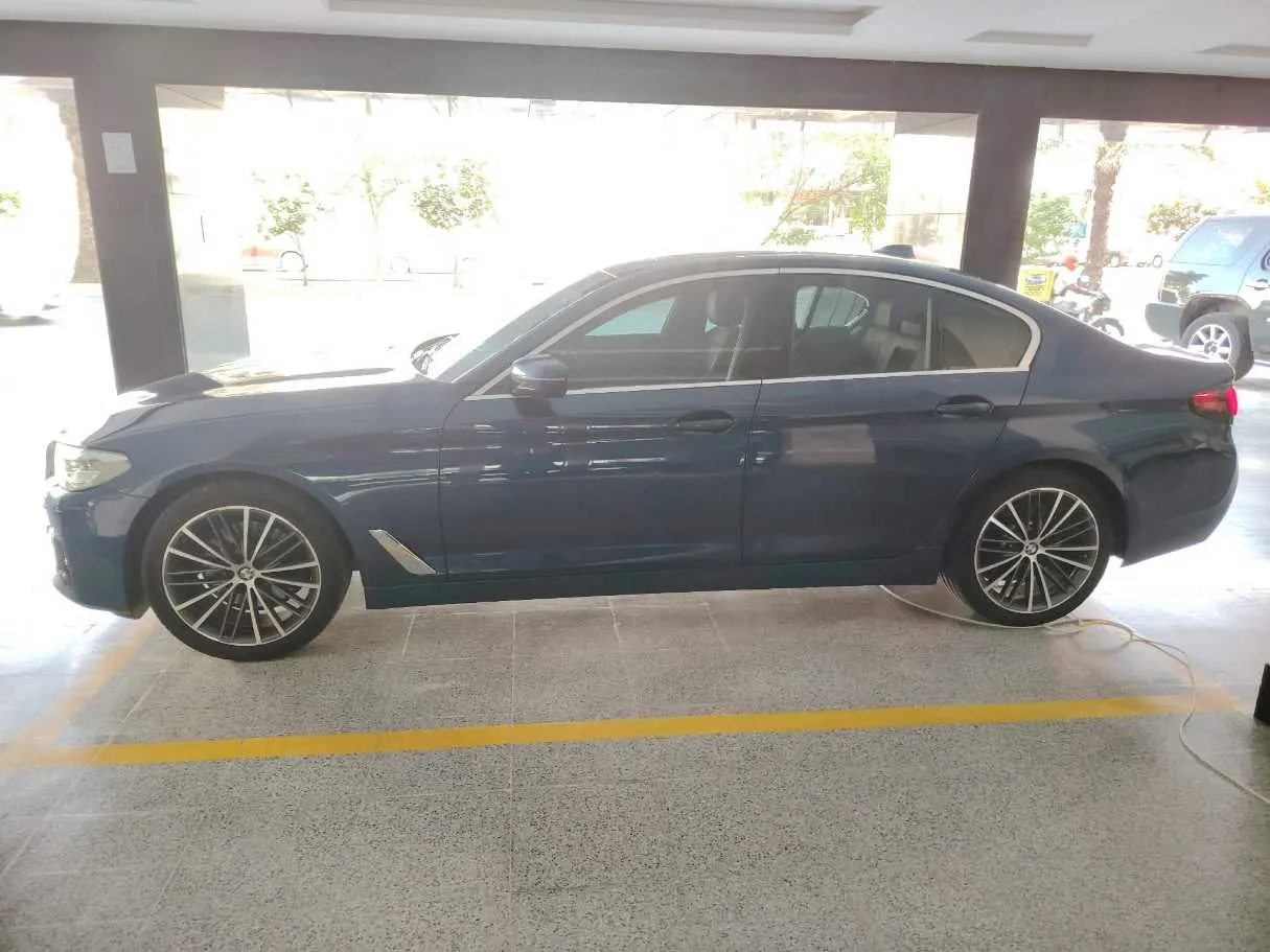 Car image 8