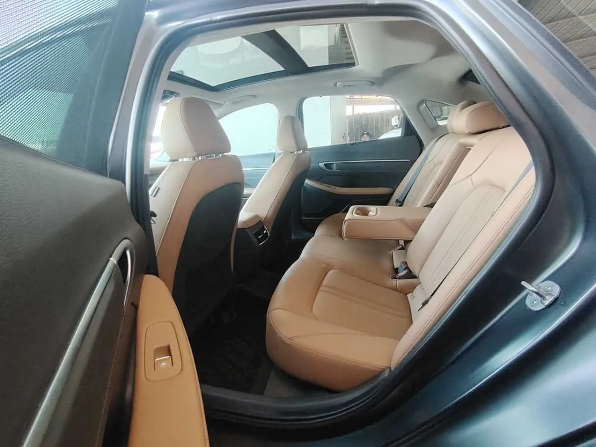Car image 21