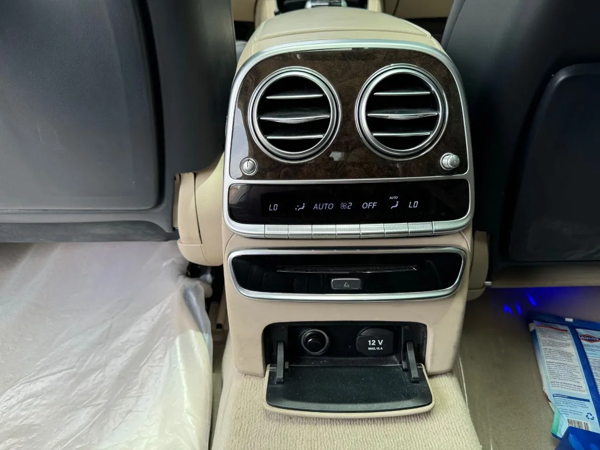 Car image 27