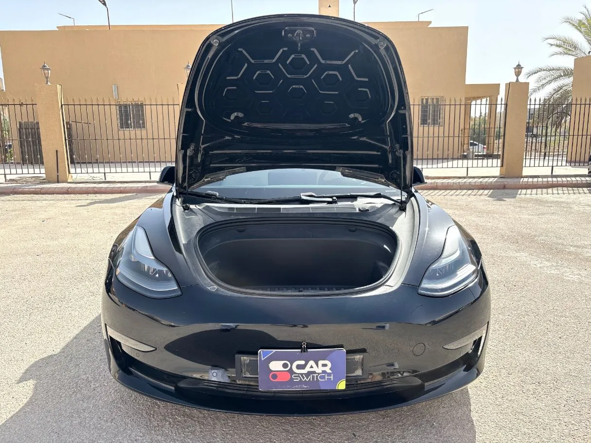Car image 24