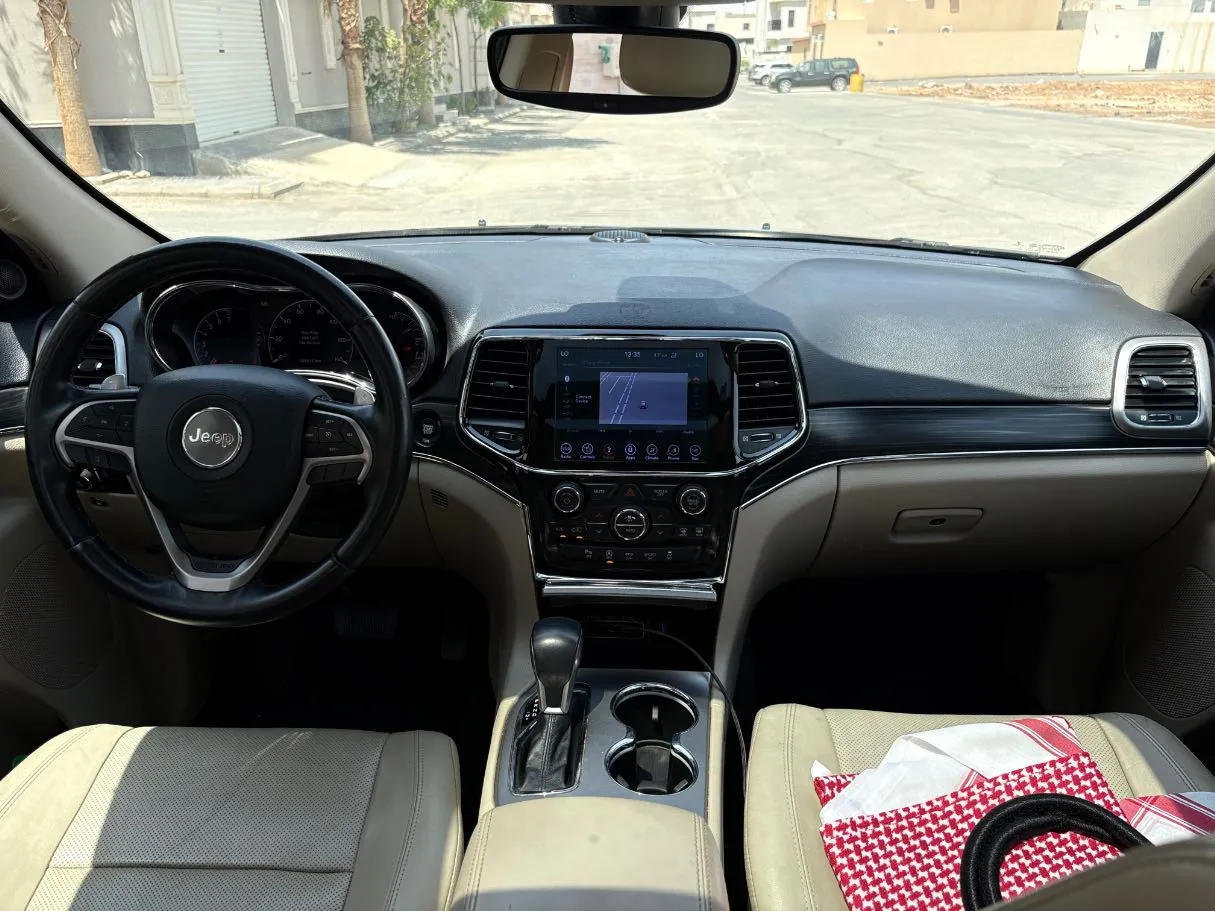 Car image 19