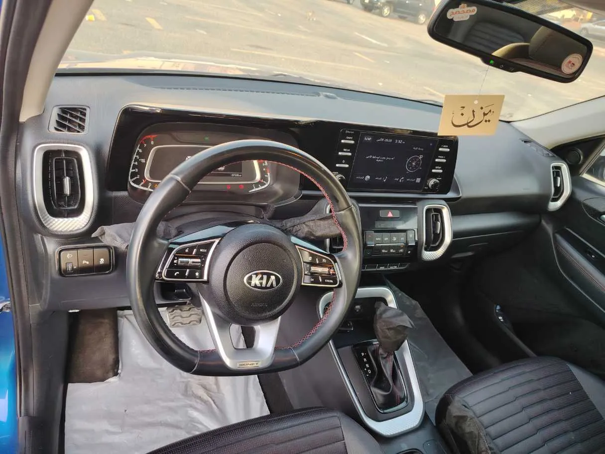 Car image 11