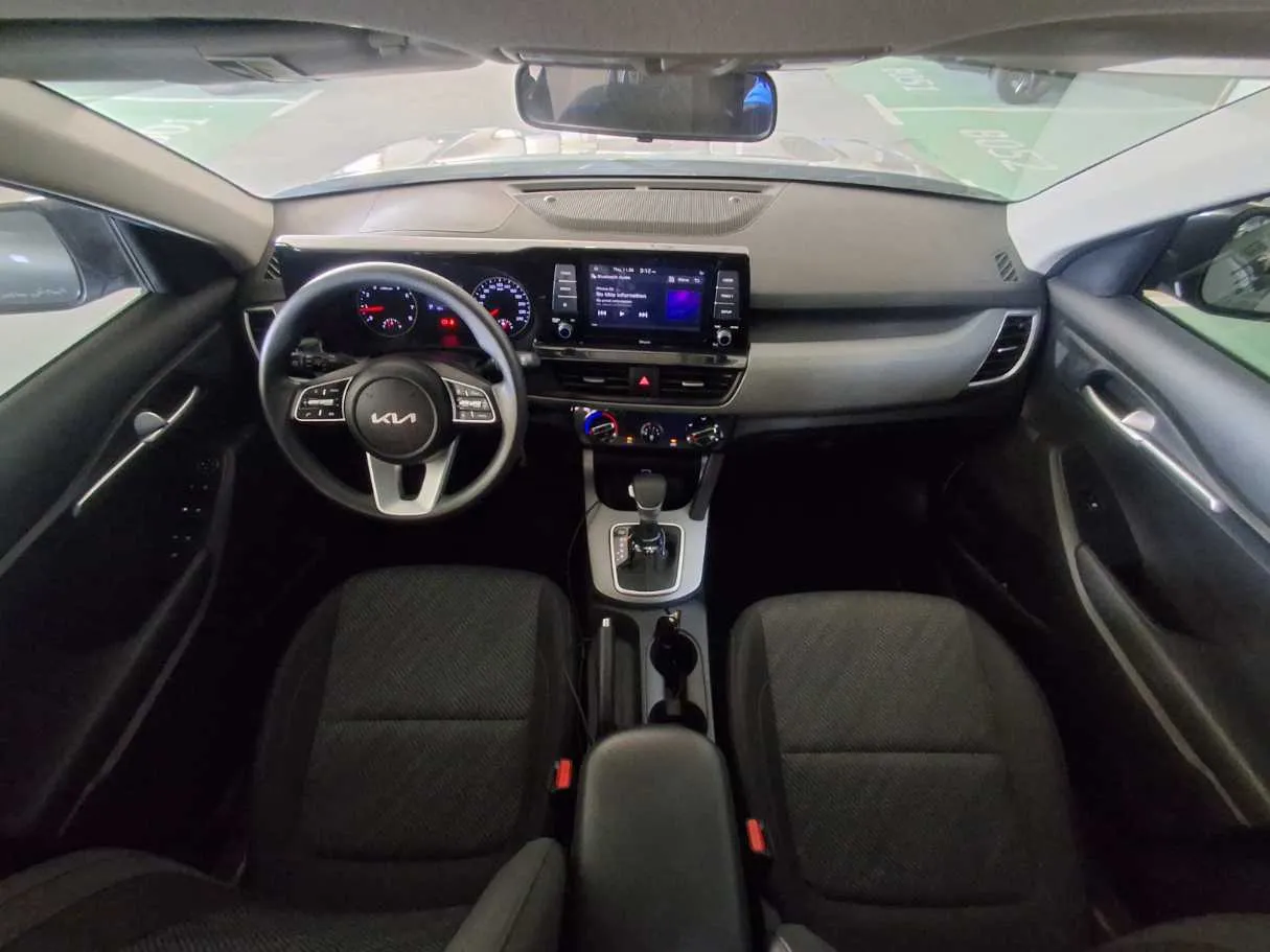 Car image 11
