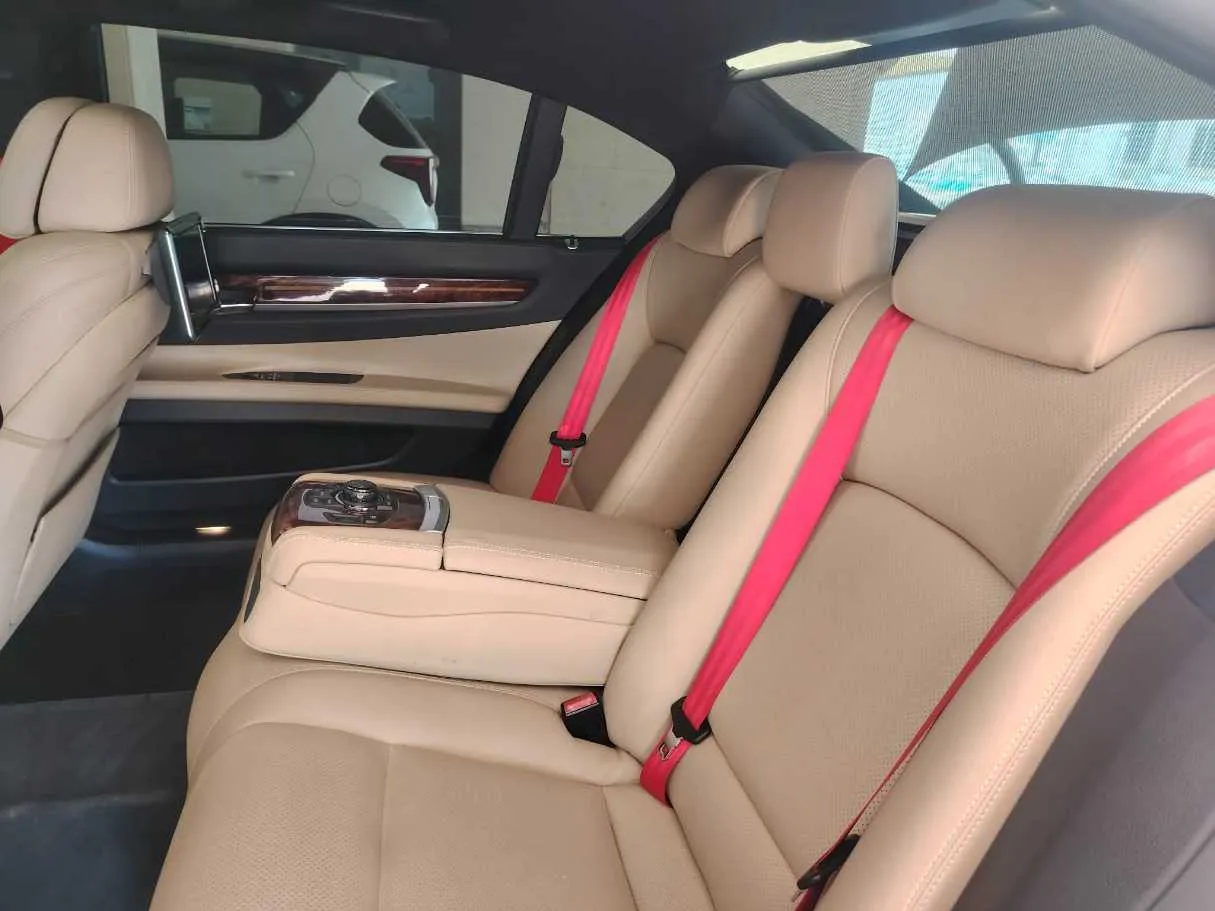 Car image 18