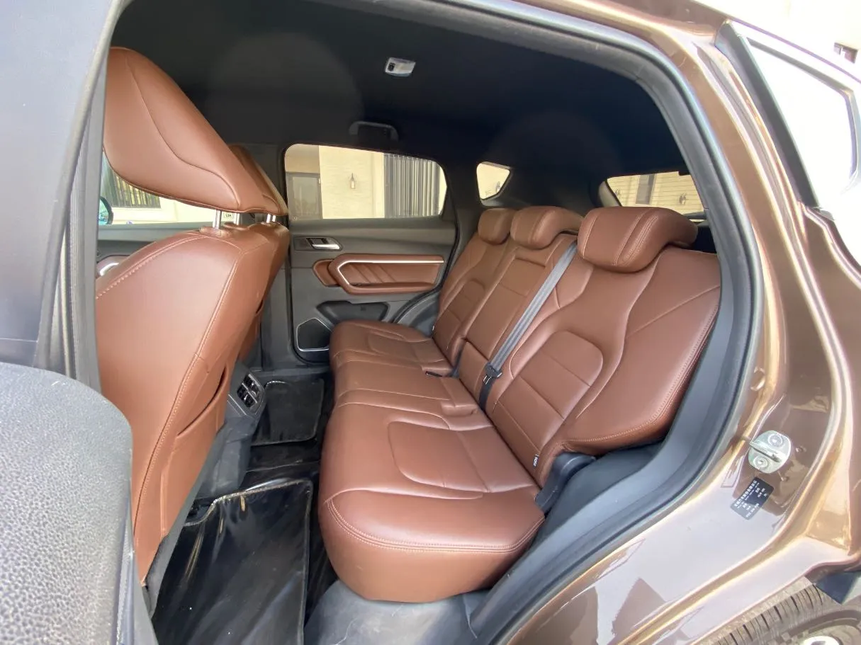 Car image 14