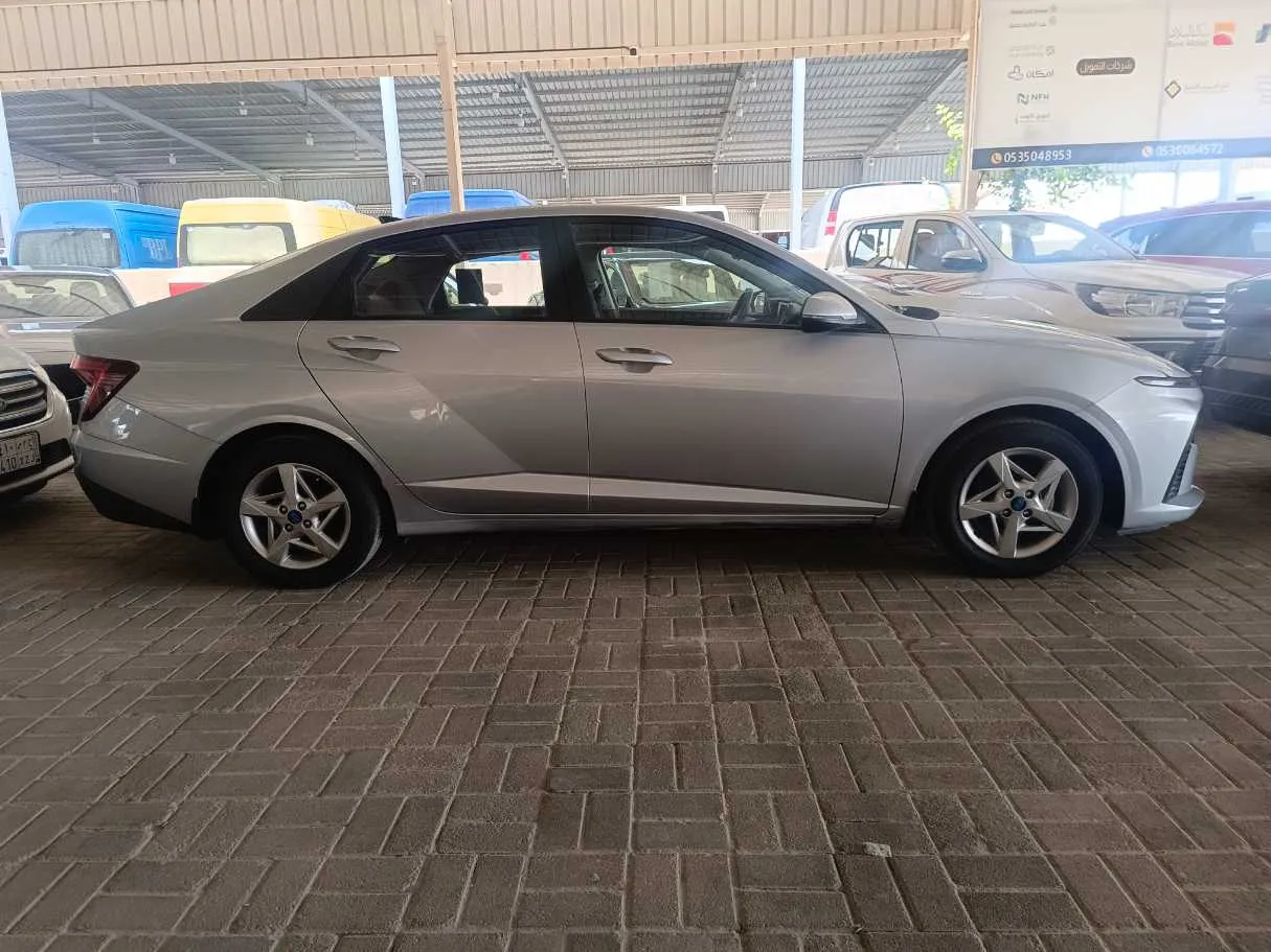 Car image 4