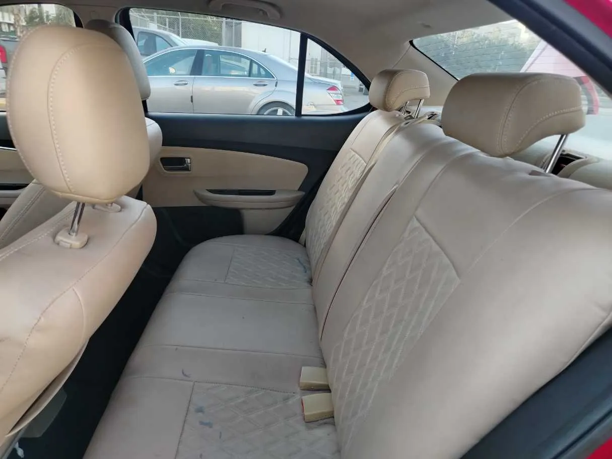 Car image 19