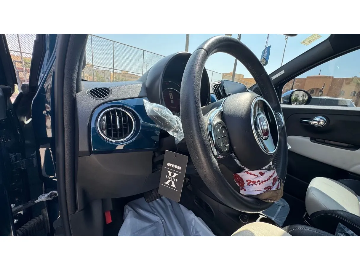 Car image 10