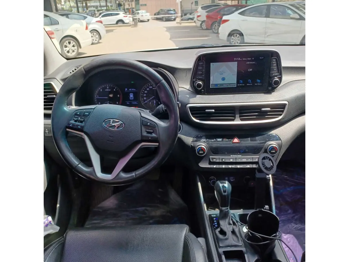 Car image 16