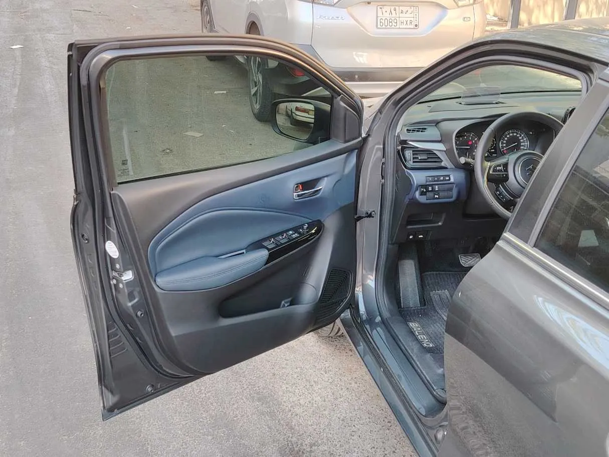 Car image 11