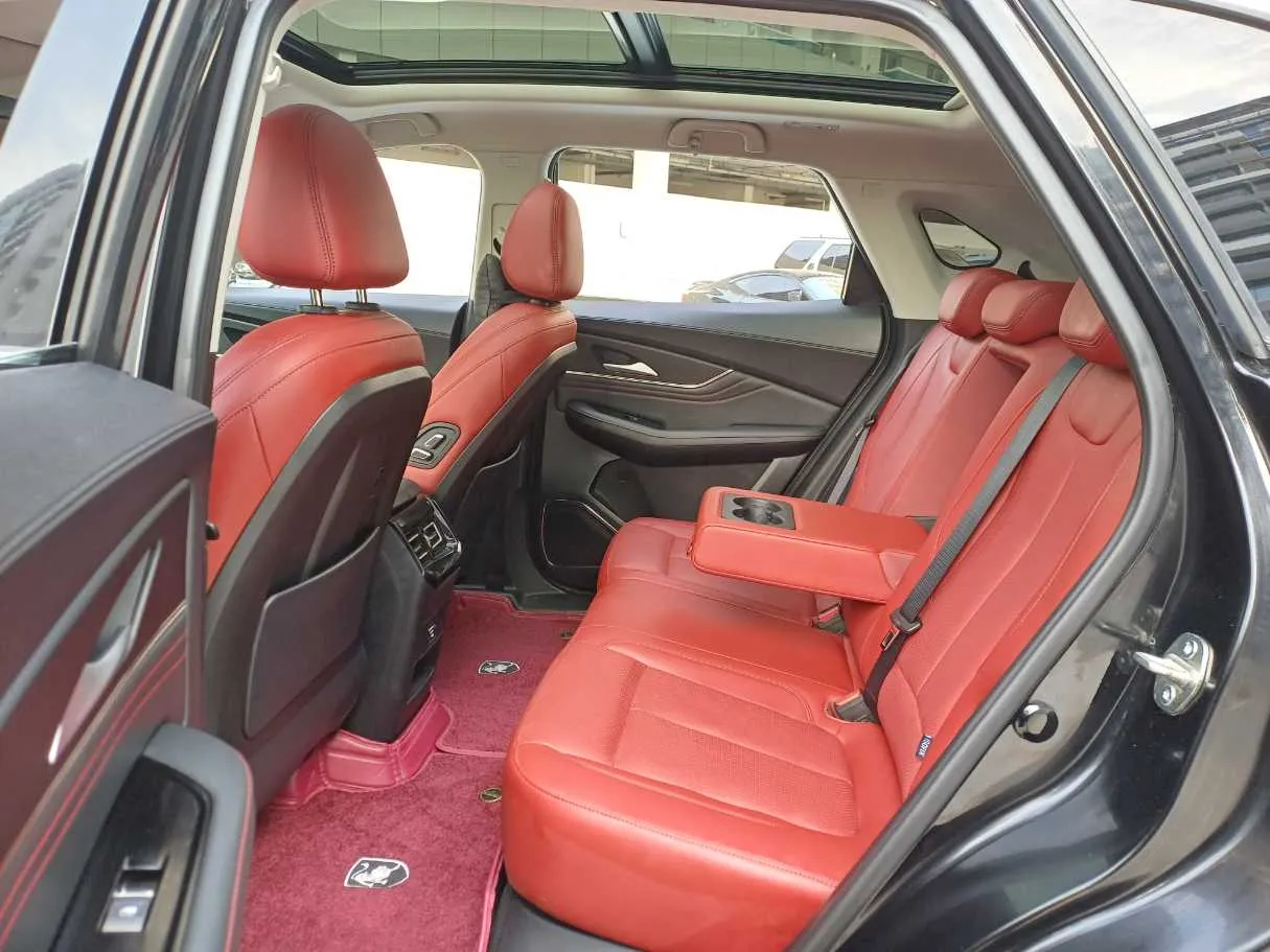 Car image 13