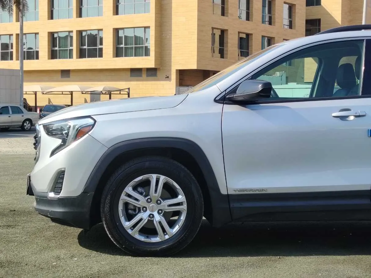 Car image 7
