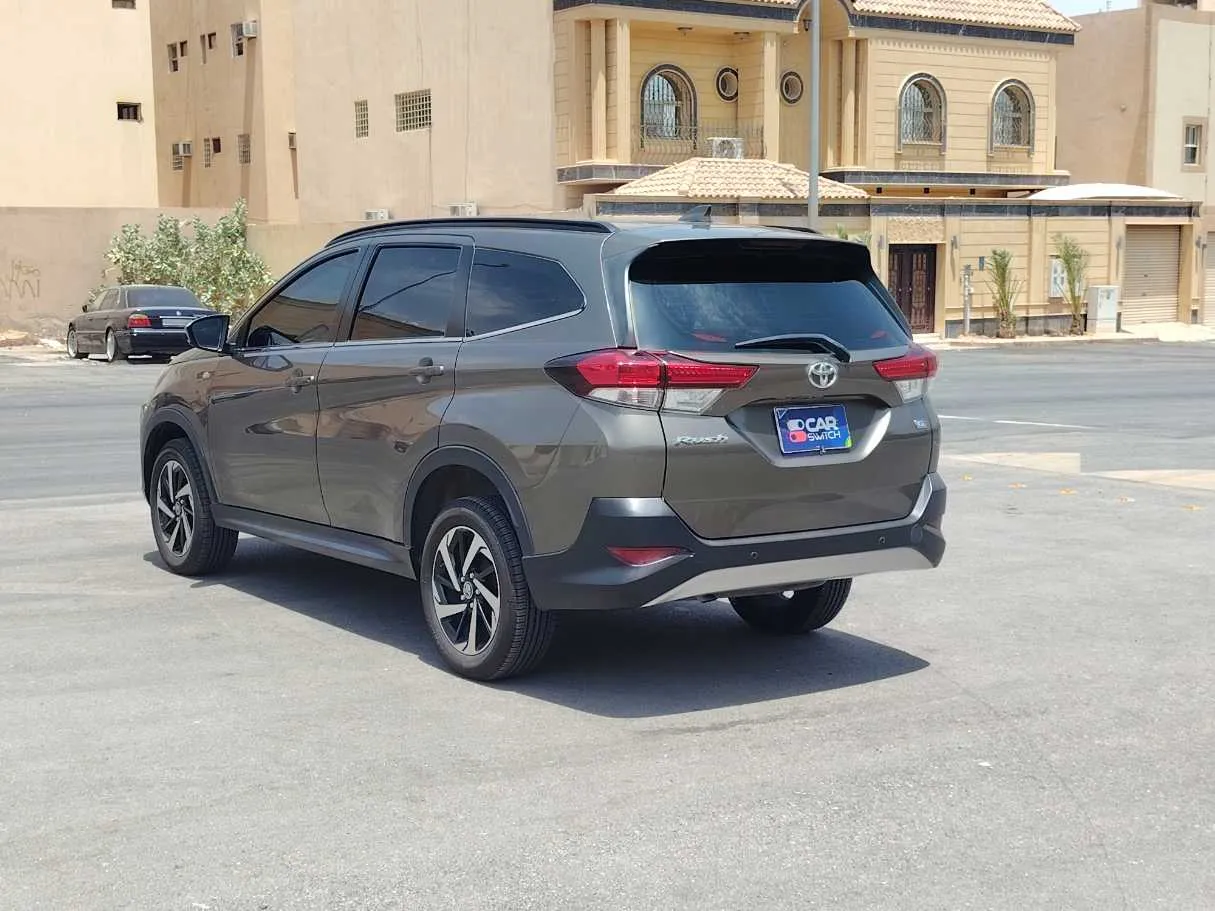 Car image 7