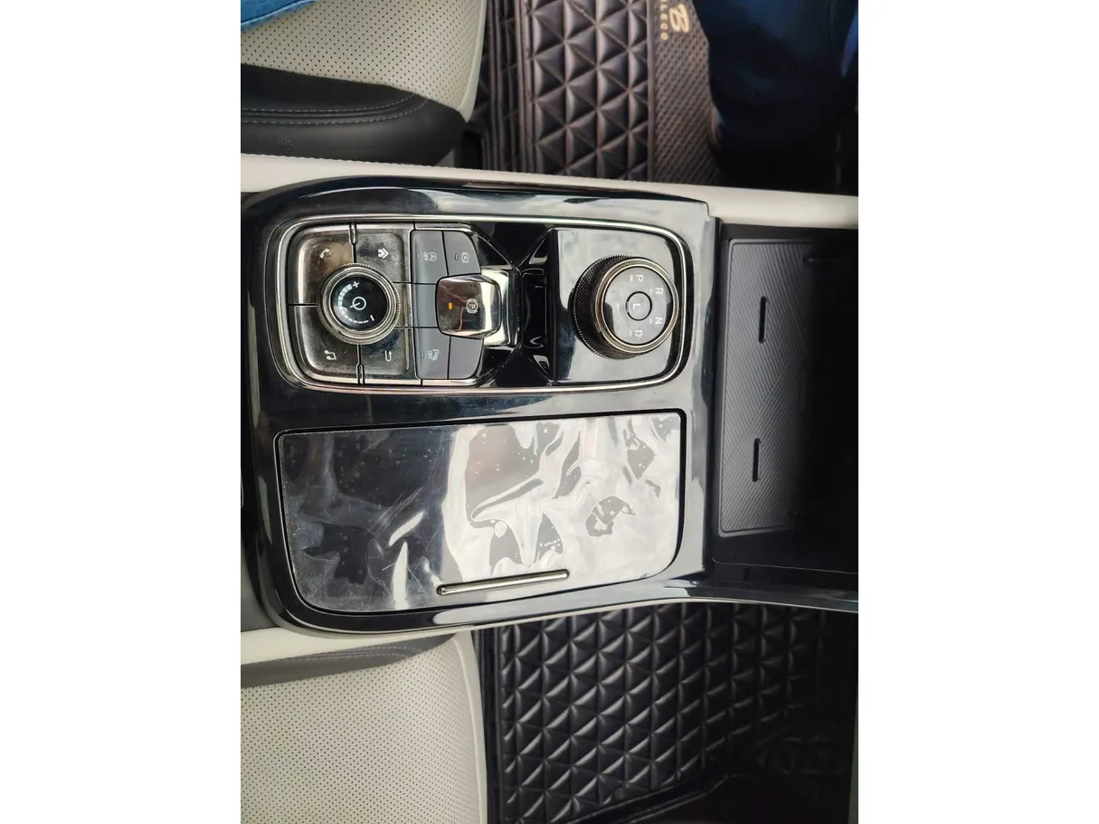 Car image 23